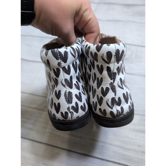 6 Little Penguin Black Heart Boots - Picture 4 of 8